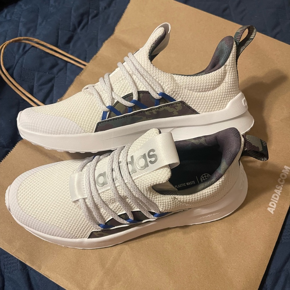 NWT Adidas boys size 4